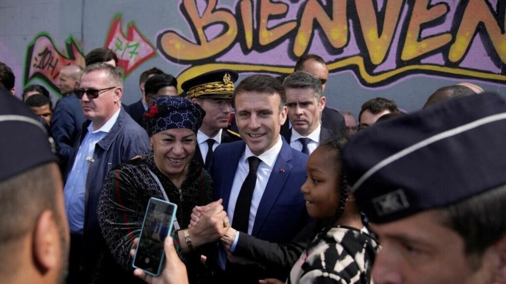 Macron lance une grande opération policière pour mettre fin à la guerre contre la drogue à Marseille