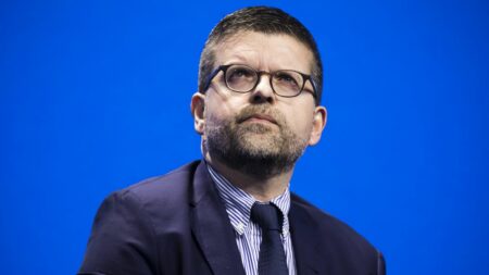 Maire Socialiste Luc Carvounas craint pour le secteur social face à la rigueur budgétaire Rigueur budgétaire : "Je suis extrêmement inquiet" pour le secteur social, avoue le maire socialiste Luc Carvounas
L'Union nationale des centres communaux d'action sociale qu'il préside est en congrès au Havre. Au cœur des discussions, la "rigueur" budgétaire annoncée par le Premier ministre pour combler un déficit largement plus creusé que prévu. "C’est tout notre modèle de société qui va être remis en question."