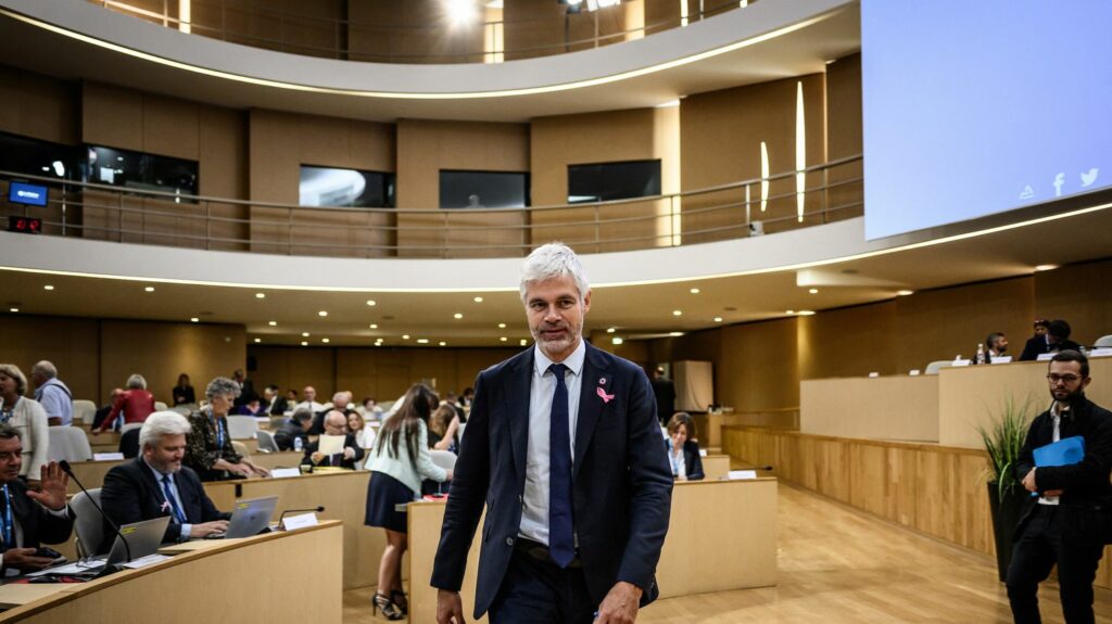 Auvergne-Rhône-Alpes : les écologistes lancent un observatoire du "Wauquisme" contre le président de région Laurent Wauquiez
          Les élus écologistes de la deuxième région de France ont lancé une nouvelle initiative contre le président LR de la région, Laurent Wauquiez.