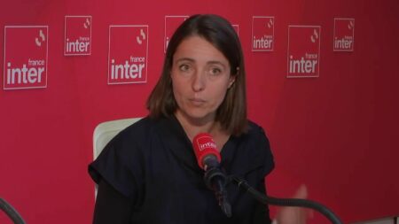 Paris 2024: Sophie Binet de la CGT évoque des menaces de grève en citant une ‘impréparation totale’ sur les questions sociales Menaces de grève pendant Paris 2024 : "Nous avons eu de premières réponses, mais le compte n'y est pas", fustige Sophie Binet
Invitée, mercredi, sur France Inter, la secrétaire générale de la CGT dénonce "une impréparation totale" du gouvernement sur les "questions sociales liées aux Jeux".