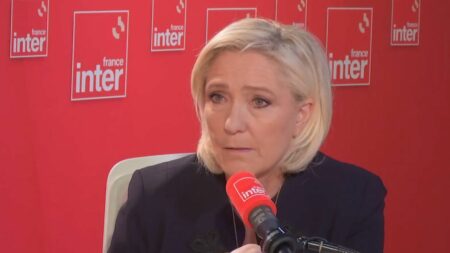Opération "place nette" à Marseille : Marine Le Pen dénonce "un énième coup de com' pour faire oublier des chiffres absolument dramatiques"
          "Les bandes sont devenues des gangs et les gangs sont en train de devenir des armées", assure la présidente du groupe RN à l'Assemblée nationale.