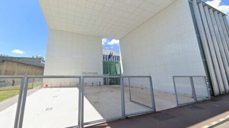 Le procureur de Limoges visé par une enquête disciplinaire après des comportements déplacés
          Blagues grivoises et regards déplacés... Plusieurs femmes ont effectué des signalements depuis l'arrivée du magistrat en 2020 à son poste.