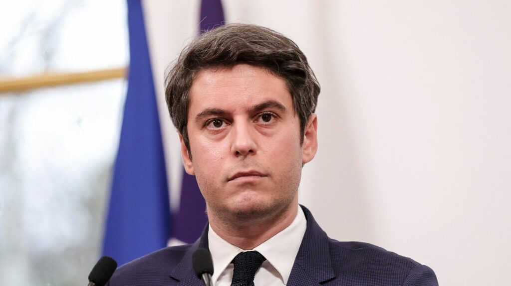 Réforme de l'assurance-chômage : "Fabriquer des pauvres", "taper sur la tête des chômeurs"... Tour d'horizon des réactions à l'annonce de Gabriel Attal
          Les réactions se multiplient après l'annonce, mercredi soir, de Gabriel Attal de sa volonté de réduire la durée d'indemnisation du chômage.