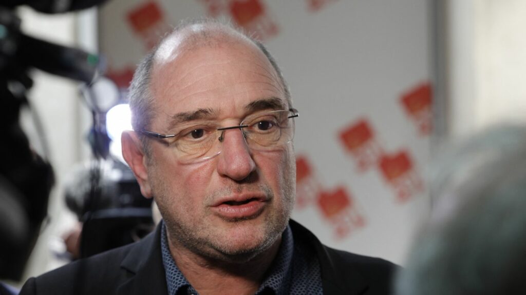 Nouvelle réforme de l'assurance-chômage : "C'est inacceptable, on fait toujours payer la dette aux plus pauvres", s'indigne l'Unsa
          L'Union nationale des syndicats autonomes rappelle que les syndicats n'arrêtent pas "de faire des propositions"  comme taxer "des transactions financières" ou "regarder les exonérations de cotisations sociales". Soit Gabriel Attal "n'entend pas, soit il ne nous comprend pas".