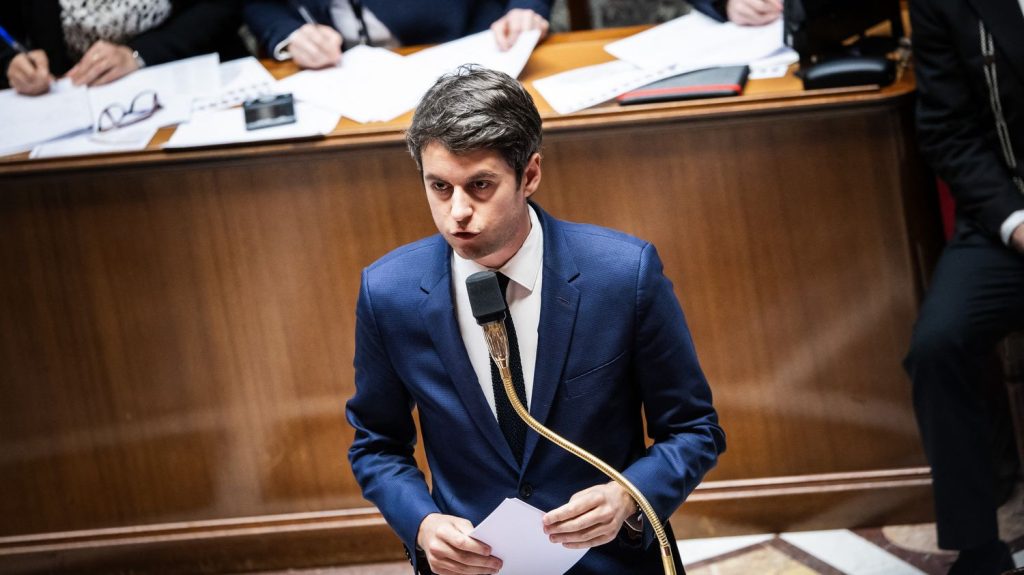 Assurance-chômage : comment le gouvernement de Gabriel Attal justifie cette nouvelle réforme
          Le Premier ministre et la ministre du Travail assurent que cette réforme vise à lutter contre le "chômage de masse". Toutefois, l'exécutif y voit aussi un moyen de couper dans les dépenses de l'Etat.