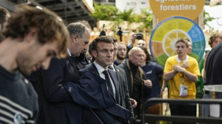 Crise agricole : la réunion avec la FNSEA prévue mardi à l'Elysée a été reportée
          Lors du salon de l'Agriculture, Emmanuel Macron avait promis qu'il réunirait les syndicats agricoles mi-mars.