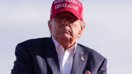 États-Unis : Donald Trump va-t-il être saisi de ses biens ?
          La procureure, Letitia James, assure qu'elle "fera les procédures nécessaires au tribunal pour saisir" les actifs de Donald Trump si l'ancien président américain ne verse pas près de 500 millions de dollars de caution à la justice new-yorkaise, d'ici lundi 25 mars.