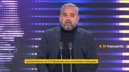 Polémique à Sciences Po Paris : Alexis Corbière favorable aux "enquêtes" pour "qu'on puisse discuter rationnellement de ça"
          Sciences Po Paris est au cœur d'une polémique après une mobilisation pro-palestinienne au sein de l'établissement, le 12 mars.