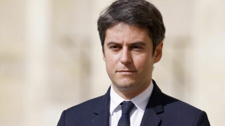 Semaine de quatre jours : Gabriel Attal propose de travailler différemment pour équilibrer vie pro et perso Travail : la semaine en quatre jours proposée par Gabriel Attal
L’idée directrice des discussions que souhaite mener le Premier ministre mercredi, lors du séminaire sur le travail, est de permettre aux salariés de mieux articuler vie personnelle et professionnelle. Non pas travailler moins, mais travailler différemment.