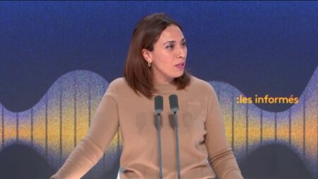 Le soutien français à l'Ukraine, les propositions du Sénat pour renforcer la laïcité à l'école... Les informés du matin du jeudi 7 mars
          Tous les jours, les informés débattent de l'actualité autour de Salhia Brakhlia et Renaud Dély.