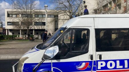 Édito



  

  
  

      

  

  
    Attaque du commissariat de La Courneuve : le gouvernement face au spectre de nouvelles émeutes dans les banlieues
          Le commissariat de La Courneuve (Seine-Saint-Denis) a été ciblé dimanche soir par d'importants tirs de mortiers d'artifice et de projectiles, quatre jours après la mort d'un jeune de la ville lors d'une course-poursuite avec la police.