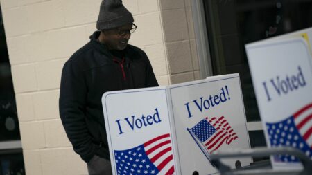 « Super Tuesday » aux États-Unis : 15 États américains organisent simultanément leurs primaires Expliquez-nous le "Super Tuesday"
Aux États-Unis, pas moins de 15 états américains organisent en même temps leurs primaires et c'est aujourd'hui, ce "super mardi".