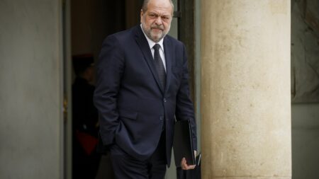 "Nous restons libres de nos propos" : l'opération "place nette XXL" à Marseille ravive les tensions entre le ministre de la Justice et les magistrats
          Depuis Marseille où le gouvernement a annoncé mardi l'opération "place nette XXL" pour lutter contre le trafic de drogue, Éric Dupond-Moretti a recadré les magistrats marseillais qui avaient dénoncé le narcotrafic qui gangrène la cité phocéenne.