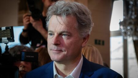 Ukraine: Fabien Roussel craint ‘escalade guerrière’, appelle à négociations Moscou-Kiev, critique Macron Guerre en Ukraine : Fabien Roussel craint une "escalade guerrière" conduisant à "un conflit généralisé"
Le secrétaire national du Parti communiste a regretté vendredi qu'Emmanuel Macron ne pose pas de limites au soutien de la France à l'Ukraine. Il milite par ailleurs pour l'ouverture de négociations entre Moscou et Kiev.