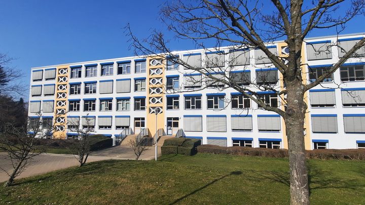 Le lycée de Friedrichroda (Allemagne) où Sandra Hüller a fait ses débuts en tant qu'actrice. (SEBASTIEN BAER / 42mag.fr / RADIOFRANCE)