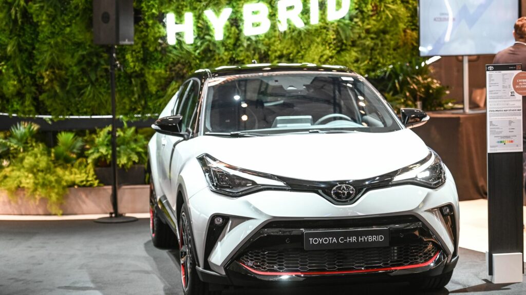 Automobile : la voiture hybride prend le pas sur l’électrique
          Le moteur hybride est-il en train de remettre en question la voiture électrique ? L’hybride prend nettement le dessus, la tendance se confirme en France, mais aussi ailleurs.