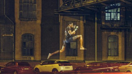 Des photos plus grandes que nature font des athlètes amateurs français des héros