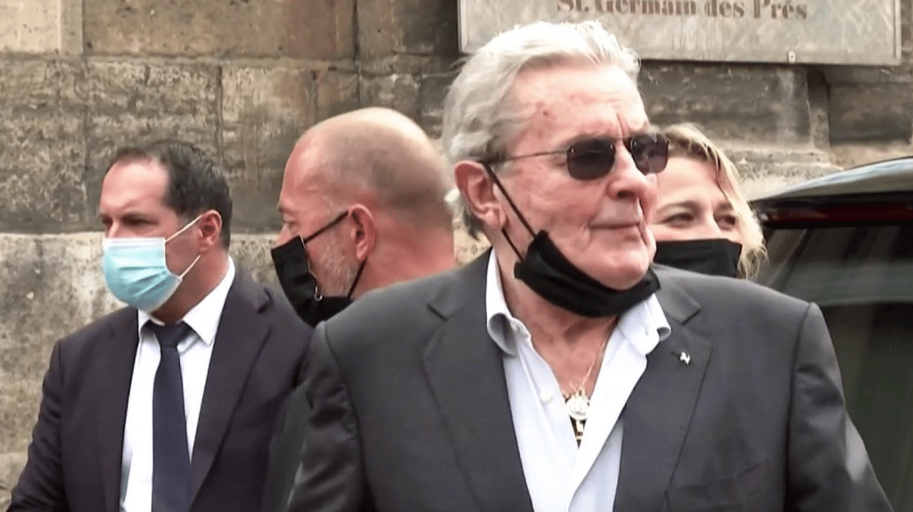 Alain Delon : l’acteur placé sous curatelle renforcée
          Une décision de justice vient d’ordonner le placement sous curatelle renforcée d’Alain Delon. La star, âgée de 88 ans, était déjà placée sous le régime de la sauvegarde judiciaire.