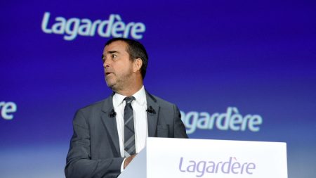 Soupçons d'abus de biens sociaux : Arnaud Lagardère mis en examen
          Le PDG du groupe Lagardère est soupçonné d'avoir puisé dans les comptes de ses sociétés pour financer son train de vie et ses dépenses personnelles pendant plusieurs années.