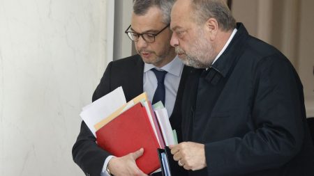 Criminalité organisée : l'ancien président de la commission de protection des repentis a "du mal à voir les avancées concrètes" après les annonces du gouvernement
          Selon Bruno Sturlése, le "statut du repenti" annoncé par le Grade des Sceaux existe déjà en France.