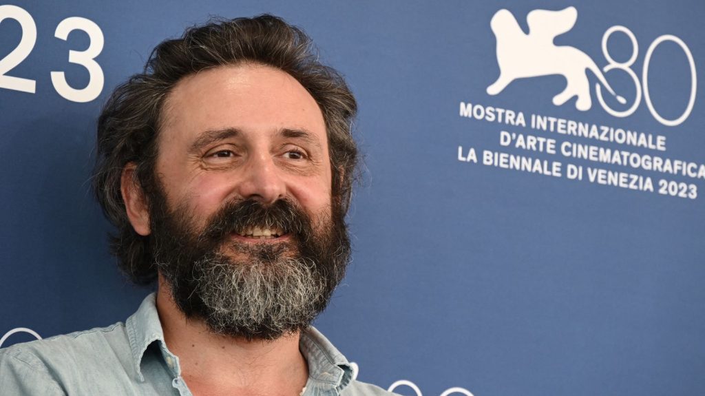 Cannes 2024 : le film d'ouverture sera "Le Deuxième acte", une comédie de Quentin Dupieux avec Léa Seydoux et Vincent Lindon
          A 49 ans, Quentin Dupieux s'est imposé comme l'une des références françaises de l'humour absurde, avec 13 longs-métrages en 17 ans.