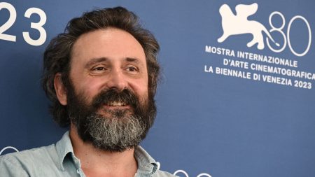 Cannes 2024 : le film d'ouverture sera "Le Deuxième acte", une comédie de Quentin Dupieux avec Léa Seydoux et Vincent Lindon
          A 49 ans, Quentin Dupieux s'est imposé comme l'une des références françaises de l'humour absurde, avec 13 longs-métrages en 17 ans.