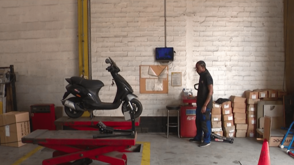 Sécurité routière : le contrôle technique des deux-roues mis en place à partir du 15 avril
          Comme prévu depuis plusieurs mois, le contrôle technique des deux-roues va débuter, lundi 15 avril. Une décision qui suscite l'hostilité de nombreux motards.