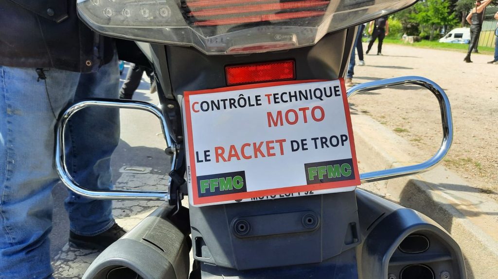 Reportage



  

  
  

      

  

  
    "Sortir de l'argent pour un truc qui ne va servir à rien" : dans toute la France, des milliers de motards ont défilé contre l'obligation du contrôle technique des deux roues
          Les organisateurs ont compté 10 000 manifestants à Paris, samedi, contre le contrôle technique obligatoire pour les deux roues tous les trois ans.