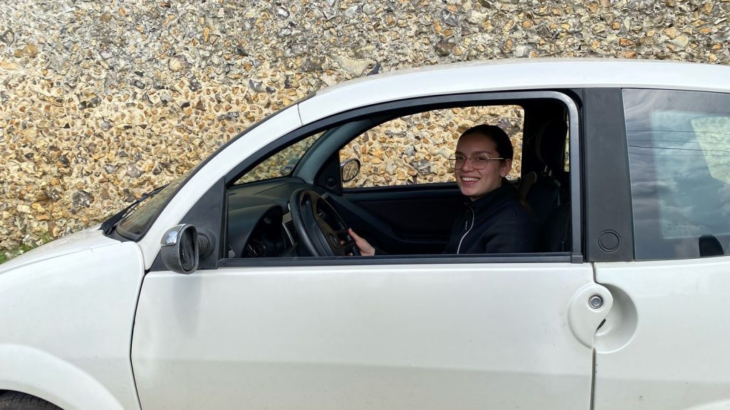 Reportage



  

  
  

      

  

  
    "Sans ça, je ne pourrais aller nulle part" : l'engouement des ados pour les voitures sans permis, désormais concernées par le contrôle technique
          En ce moment en France, près d'une voiturette sur deux est vendue à un jeune conducteur. Certains constructeurs s'adaptent à ce nouveau public avec un équipement et un design remaniés.