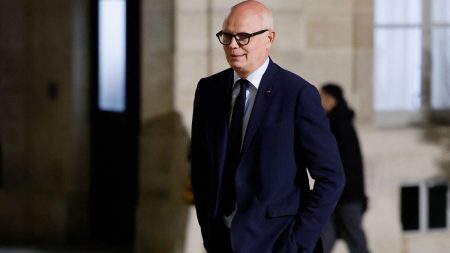 Édito



  

  
  

      

  

  
    Édouard Philippe visé par une enquête du Parquet national financier : première difficulté dans la course à la présidentielle ?
          Le parquet national financier (PNF) a ouvert une enquête préliminaire visant notamment Édouard Philippe après le dépôt d'une plainte de l'ancienne directrice générale adjointe de la communauté urbaine du Havre.