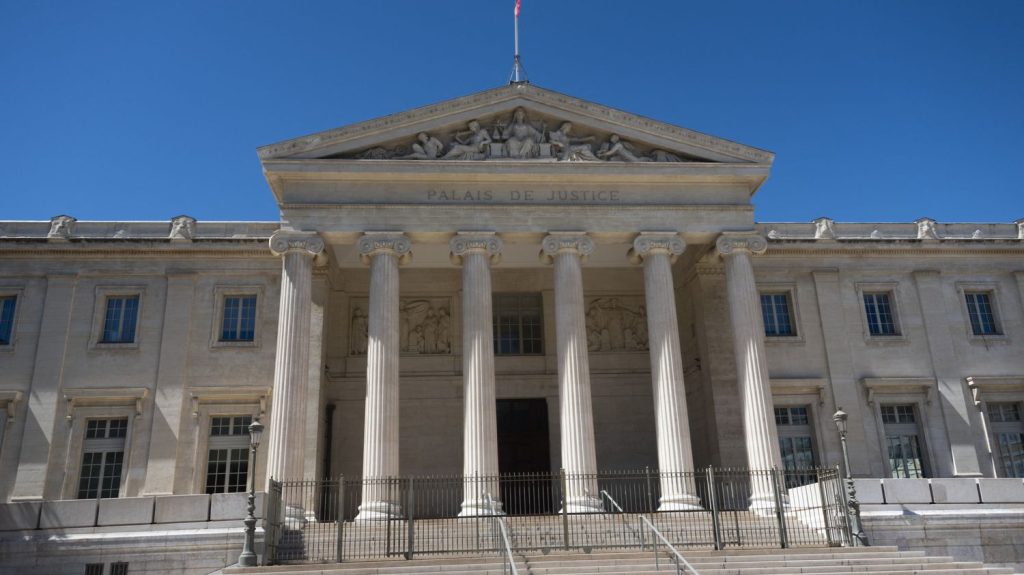 Enquête : extorsion et blanchiment autour d’installations touristiques en Corse Corse : quatre personnes mises en examen dans une enquête pour extorsion et blanchiment autour d'installations touristiques
Dans un communiqué, le procureur de la République de Marseille annonce également le placement sous contrôle judiciaire de six autres personnes.