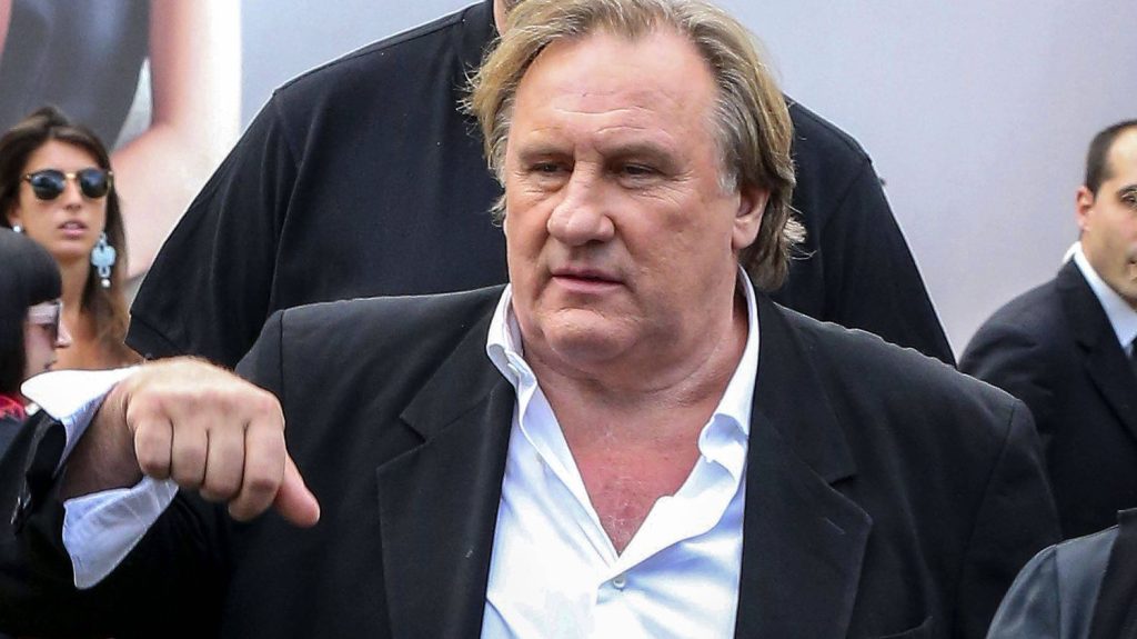 Gérard Depardieu sera jugé pour agressions sexuelles en octobre, annonce le parquet de Paris
          L'acteur, déjà mis en examen pour viol dans une autre affaire, a été entendu en garde à vue, lundi, toute la journée, sur des faits dénoncés par au moins deux femmes.