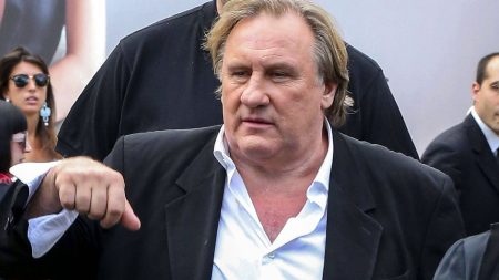 Gérard Depardieu sera jugé pour agressions sexuelles en octobre, annonce le parquet de Paris
          L'acteur, déjà mis en examen pour viol dans une autre affaire, a été entendu en garde à vue, lundi, toute la journée, sur des faits dénoncés par au moins deux femmes.