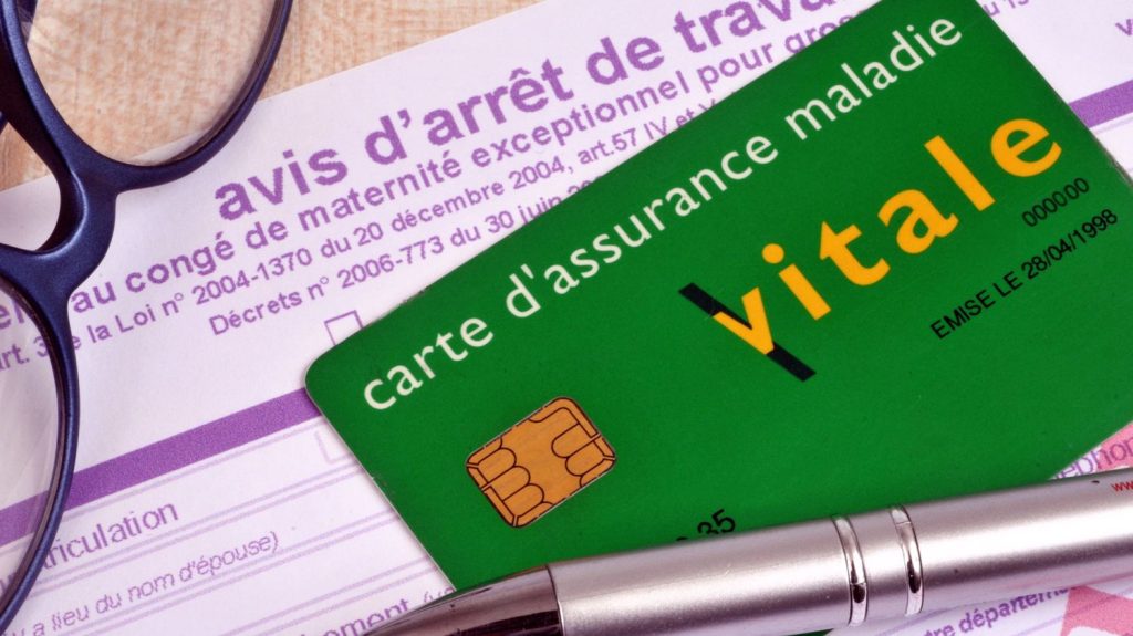 Arrêts-maladies : le gouvernement envisage d'augmenter le nombre de jours de carence, les employeurs montent au créneau
          Pour faire des économies, le gouvernement veut revoir le système des jours de carence dans le privé, quand les salariés sont en arrêt-maladie. Mais les entreprises ne veulent pas payer la facture.