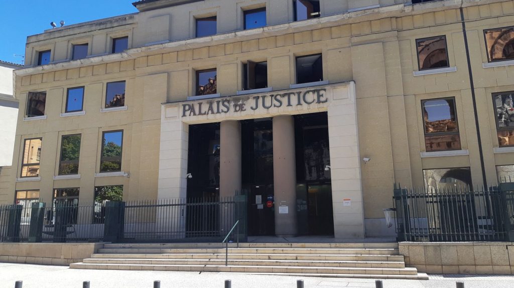 Un imam du Gard condamné en appel à un an de prison avec sursis pour apologie du terrorisme
          La peine est assortie d'une mise à l'épreuve de deux ans. Cet imam, âgé d'une trentaine d'années, avait appelé sur facebook à combattre les juifs dans le contexte de la guerre entre le Hamas et Israël.