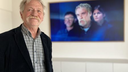 Interview



  

  
  

      

  

  
    José Bové héros du film "Une affaire de principe" : "Antoine Raimbault a tout de suite vu le côté cinématographique de notre enquête, avec ses rebondissements"
          Dans ce second long-métrage, Antoine Raimbault fait de José Bové un véritable personnage de cinéma qu'il met en scène dans une enquête réellement menée par l'ancien député européen il y a une dizaine d'années.