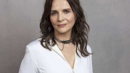 "J’ai dû apprendre à dire non" : Juliette Binoche revisite sa carrière à la lumière de #metoo dans un long entretien au journal Libération
          L'actrice Juliette Binoche revient sur ses débuts et relate les différentes épreuves qu'il lui a fallu traverser sur les tournages, et sur les castings.