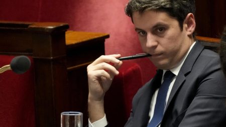 La France cherche à réprimer la violence chez les adolescents après l'assassinat mortel d'un garçon