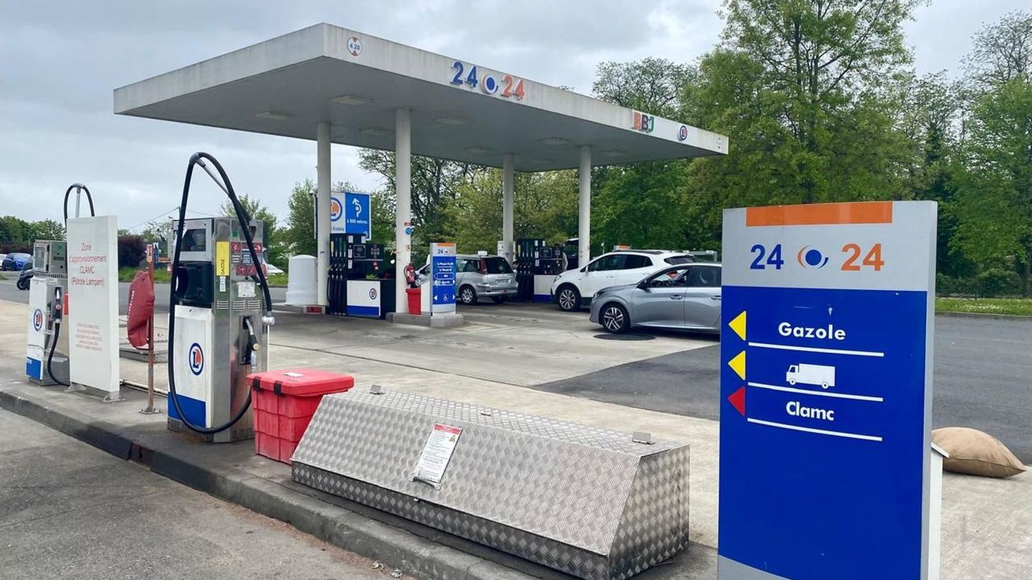 Leclerc accusé de mélanger eau et carburant dans les stations de Sainte