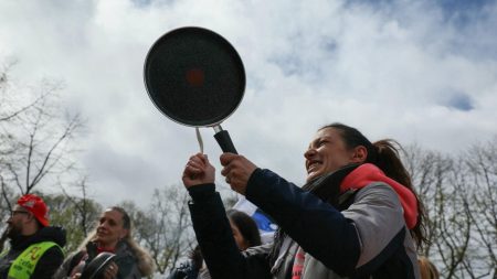 Les députés français débattent d'une législation visant à interdire les « produits chimiques permanents » nocifs