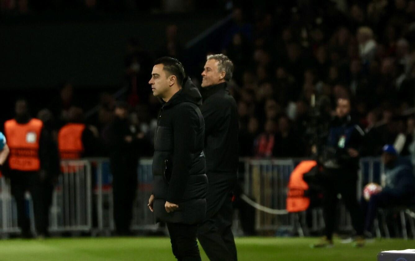 L'entraîneur de Barcelone, Xavi Hernández (à gauche), a remporté la Ligue des champions en tant que joueur à Barcelone sous la direction de Luis Enrique (à droite), qui tente d'amener le Paris Saint-Germain à son premier titre dans la compétition de football interclubs européenne la plus prestigieuse.