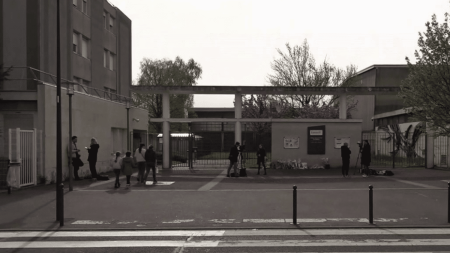 Décès d’un collégien à Viry-Châtillon : tué pour avoir échangé avec une fille ?
          L’enquête sur la mort du jeune collégien de Viry-Châtillon progresse. Cinq personnes ont été placées en garde à vue le 6 avril. Elles ont apporté leur version des faits. La détention provisoire a été requise par le parquet pour quatre d’entre elles.
