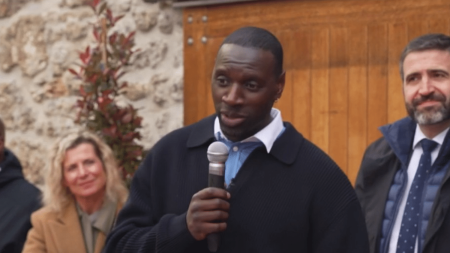 Omar Sy : l’acteur inaugure un cinéma à son nom à Trappes
          De Trappes à Hollywood : c’est le destin en or d'Omar Sy. L’acteur césarisé a inauguré samedi 27 avril un cinéma qui porte son nom dans sa ville d’origine.