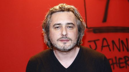 Nicolas Rey a perdu son procès contre le journaliste Alexandre Comte disparu il y a un mois
          Le romancier avait révélé un accord censé être confidentiel entre Alexandre Comte et lui à propos d'un recueil de nouvelles paru en 2017.