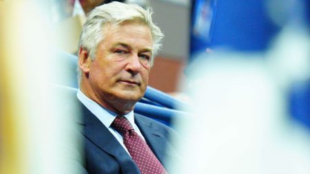Tir mortel sur le film "Rust" : en amont du jugement, les procureurs dénoncent les "mensonges" de l'acteur Alec Baldwin
          Les procureurs en charge de l'affaire considèrent que l'acteur Alec Baldwin a "menti éhontément" pour se dédouaner du tir mortel qui a coûté la vie à la directrice de la photographie de son western "Rust".