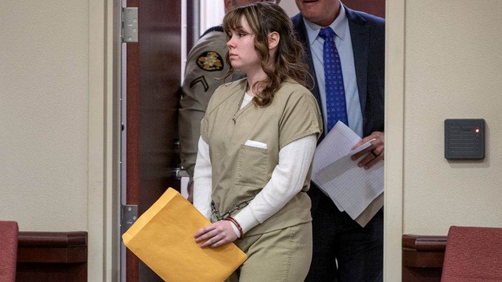 Tir mortel sur le film "Rust" : l'armurière condamnée à 18 mois de prison ferme
          Hannah Gutierrez-Reed avait chargé le revolver avec lequel Alec Baldwin répétait en octobre 2021, lorsque le tournage a viré au drame dans un ranch.