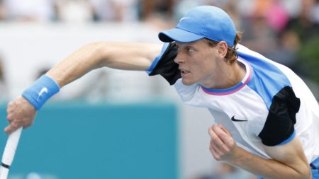 Sinner dépasse Alcaraz dans le classement masculin après l'explosion de l'Open de Miami devant Dimitrov