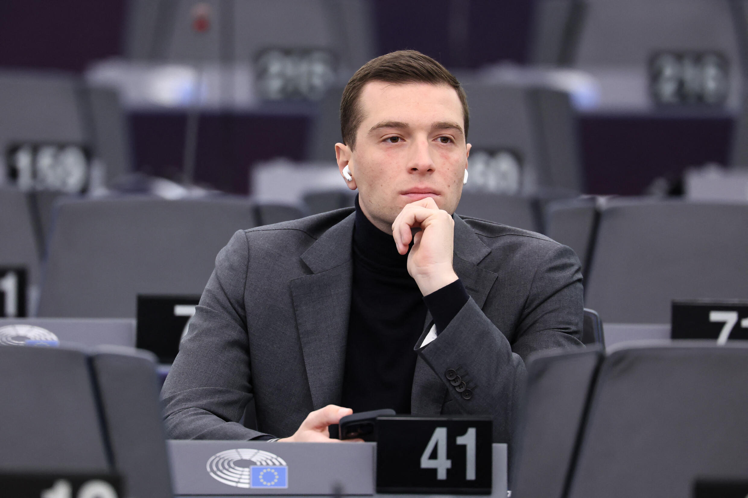 Jordan Bardella, du Rassemblement national, assiste à une séance au Parlement européen le 16 janvier 2024.