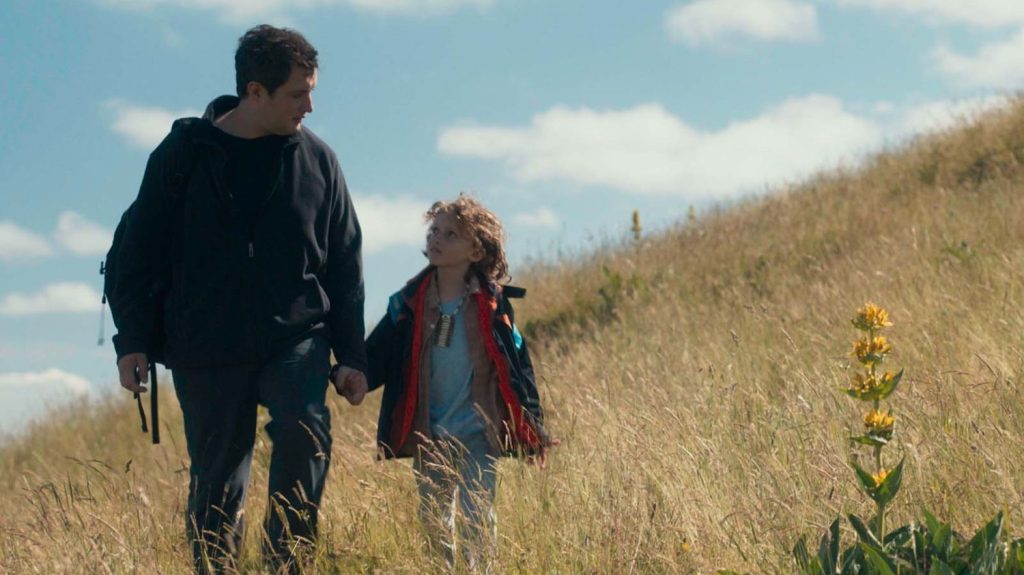 Festival de Cannes 2024 : "Le Roman de Jim", magnifique Karim Leklou dans le rôle d'un "faux père" chez les frères Larrieu
          Les deux cinéastes sont de retour sur la Croisette dans la section Cannes Première avec l'adaptation du roman éponyme de Pierric Bailly. Porté par un casting cinq étoiles, le long-métrage a été longuement ovationné par le public.