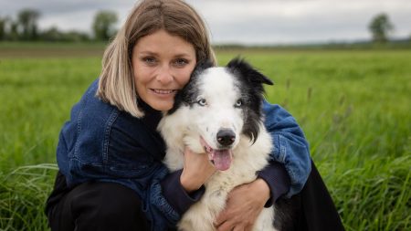 Cannes 2024 : le chien d'"Anatomie d'une chute" va interviewer des stars
          Messi, le chien-star du film oscarisé "Anatomie d’une chute" aura sa propre émission sur France Télévisions et TV5Monde. Pendant le festival de Cannes 2024, il interviewera des célébrités avec la voix de Raphaël Mezrahi. "Les stars adorent l’idée !", assure le créateur du programme.